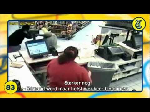 Nieuwsflits 11 November 2011 - Klant slaat overvaller met fles