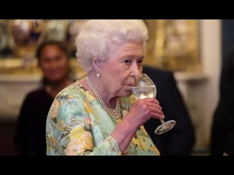 Queen's 'bizarre' favourite cocktail breaks British royal tradition with 'unique' twist