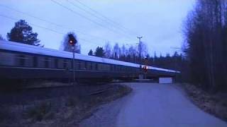 Express train 706 passes Tirilä level crossing