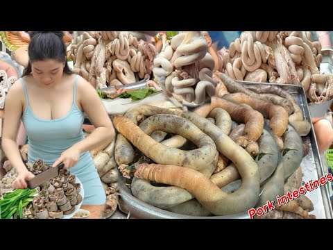 This Girl Sells the Best Boiled Pork Intestines & Stomach on the City Streets 