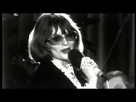 Zvony nelžou - Naďa Urbánková