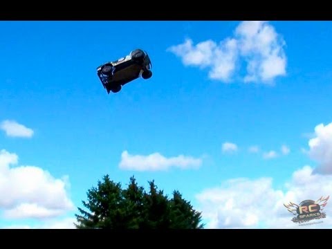 RC ADVENTURES - LOSi 5ive T (5T) 4X4 25 Foot Jumps - & REDCAT XBe