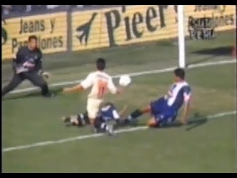 Clausura 2001 Goles de Paolo Maldonado y Roberto Holsen. Empate entre Alianza y Universitario 1-1.