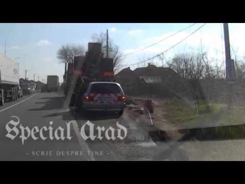 Secundele dinaintea accidentului în lanț de la Zimandu Nou! A trecut la câțiva milimetri de TIR