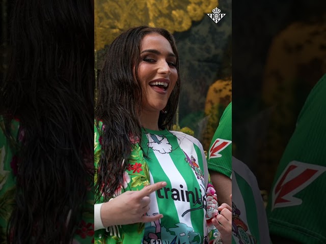 Vídeo relacionado con Real Betis Bandera Balompié pequeña 65x45cm Producto Oficial Fondo Andalucía
