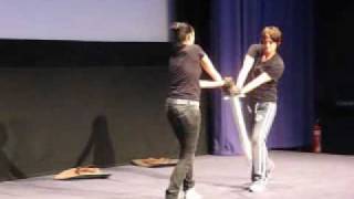 Démonstration de combat à l'épée avec Katie McGrath (21.11.2009)