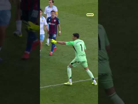 🤯 El cruce de cables de Andrada en el derbi aragonés... #HypermotionEnCayoTV