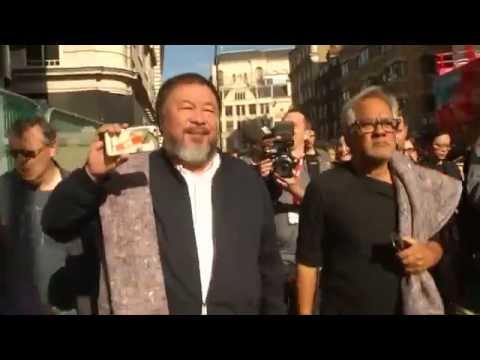 Artists Ai Weiwei and Anish Kapoor walk through London in solidarity with refugees