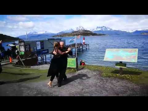 Roberto Aguirre,y Ramona Lezcano  bailando en Ushuaia