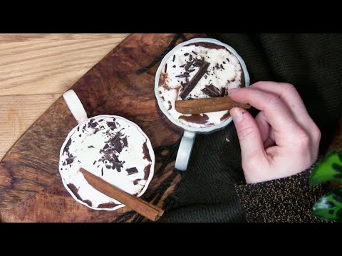 Warme Getränke für gemütliche Tage: Heiße Schokolade | Goldene Milch | Erdnussbutter Latte