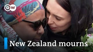 New Zealanders show outpouring of solidarity after mosque attacks | DW News