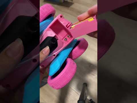 2 Spin 'n Stunt Remote control cars - Image 2