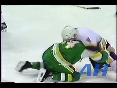 NHL Nov. 19, 1986 St. Louis Blues v Minnesota North Stars (R) Charlie Bourgeois v Willi Plett