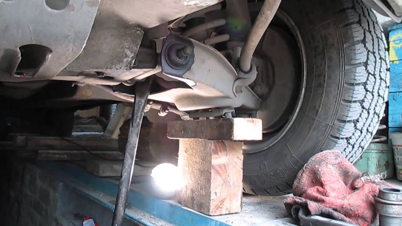 как снять нижний рычаг на ваз 2107 без съемника