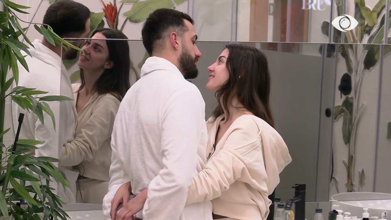 Momente romantike mes Jozit dhe Loredanës, puthje dhe përqafime mes çiftit