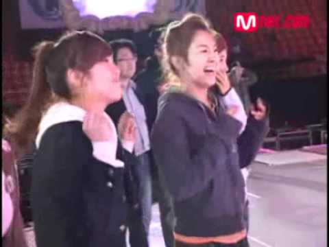 071117 SNSD watching CSJH The Grace's MKMF Rehearsal