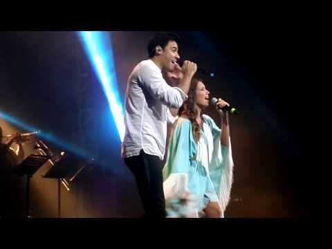 No deben Marchitar Carlos Rivera ft India Martinez en el Teatro Diana