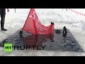 Якутские водолазы погрузились под лед со Знаменем Победы 