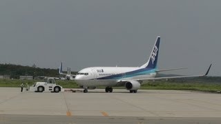 preview picture of video 'Runway is Clear ANA (All Nippon Airways) Boeing 737-881 JA58AN in NOTO Airport (NTQ/RJNW)'