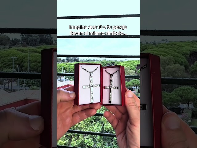 Vídeo relacionado con Collar cruz madera ajustable 70cm nogal regalo para familia, colgante cruz, colgante cruz hombre, colgantes cruz