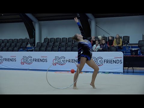 Helene Cromarty hoop 2022-11-05