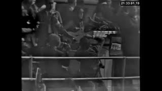 Joan Baez performs &quot;We Shall Overcome&quot; at the March on Washington (August 28, 1963)