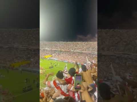 "" Barra: Los Borrachos del Tablón &bull; Club: River Plate