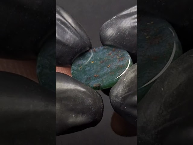 حجر عقيق طحلبي مشجر طبيعي