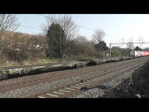 (HD) Freightliner 86609 + Powerhaul 86637 North Through Headstone Lane On 4M54