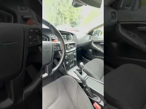 фото volvo v40 ii 0