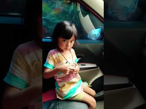 Afifah Makan Es krim Coklat di dalam Mobil #belieskrim #eskrim #makaneskrim