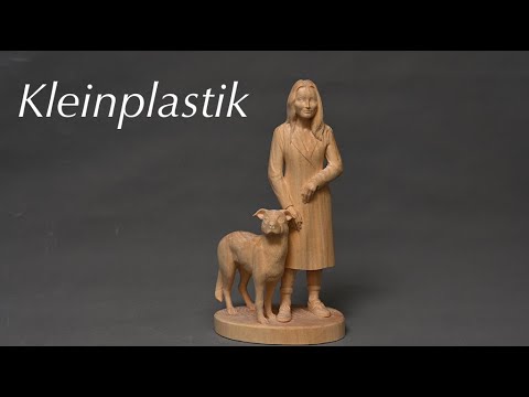 Frau mit Hund / Kleinplastik als Schnitzarbeit