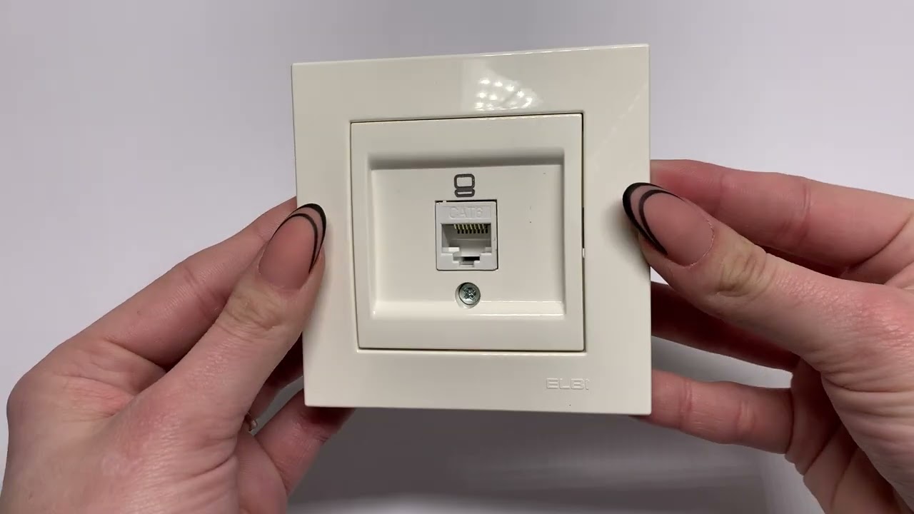 Розетка одинарная компьютерная ELBI VEGA белый (510-010200-247)