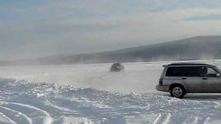 preview picture of video 'Subaru Forester radius passage on ice'