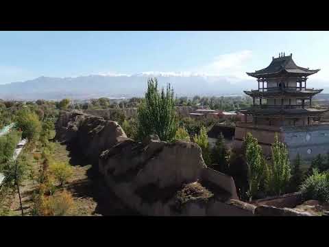 Caminhada aérea sobre a Grande Muralha da Dinastia Ming em Qinghai
