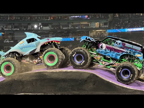 Monster Jam Superstar Challenge 2023 FINAL RACE - Grave Digger NITRO vs. Megalodon NEON - Anaheim CA