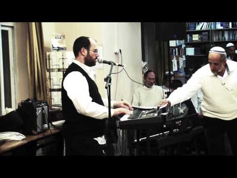 Aaron Razel at the Machon Meir,  Kavati et Moshavi Be Beit Hamikdash.