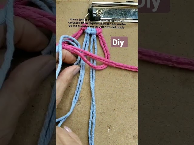Vídeo relacionado con Sempidka Colgante de felpa para llavero, decoración de recuerdo de peluche coleccionable, colgante de peluche con figura de animal, para niños, estudiantes, novia, escuela, viajes, de hombro