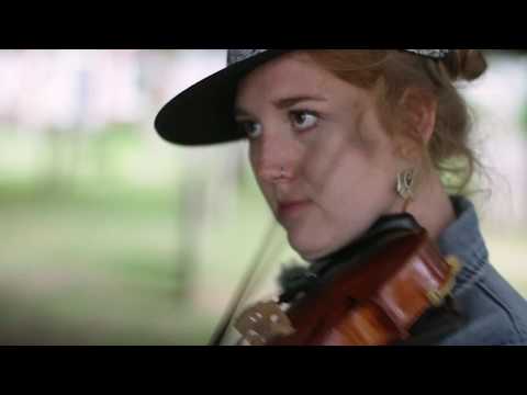 The Rheingans Sisters - Banjo Branle (Sidmouth FolkWeek)