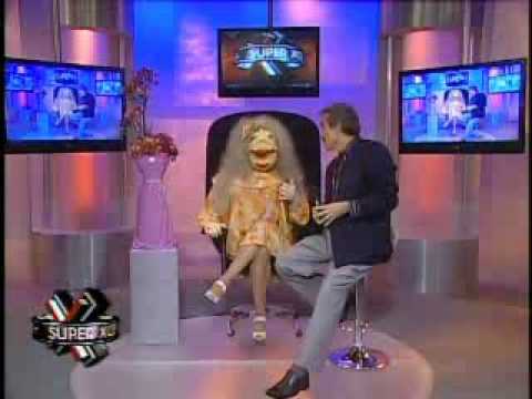 SuperXclusivo 4/14/10 - La Comay le pide disculpa a comunidad gay 1/2