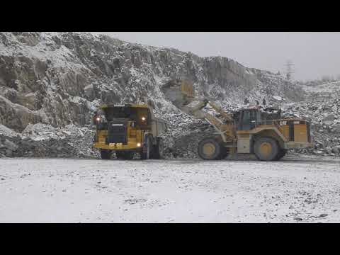988G Loading Blast Rock Into a 770 Haul Truck