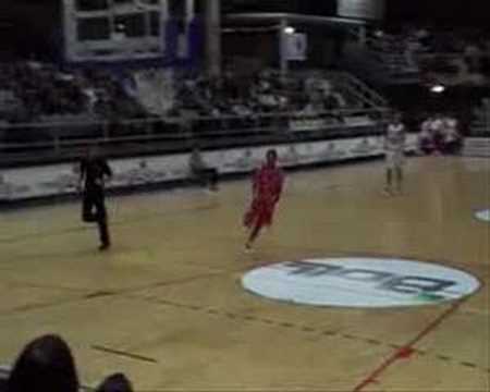 38 13-10-07 Gent-BCO - Heeeeeeerlijke dunk van Chris Mc Cray