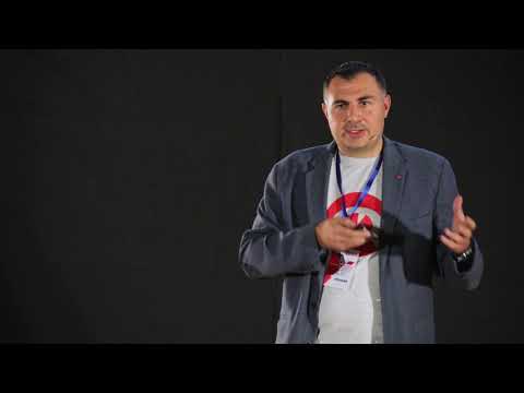 Breaking the borders of time and space | Arman Atoyan | TEDxASUE