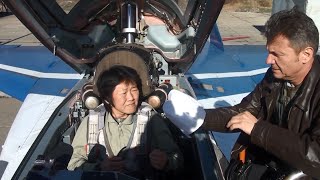 民間人のためにMiG-29（ミグ29）飛行！ロシアのMiG-29ジェット戦闘機でのMiG-29飛行！ 