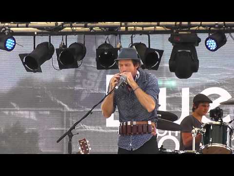 Juzzie Smith | Harmonica Belt | Broadbeach Blues 2015 - 14/14 Demostracion de harmonicas con distintas afinaciones
Juzzie Smith | Harmonica Belt | Broadbeach Blues 2015 - 14/14 Demostracion de harmonicas con distintas afinaciones