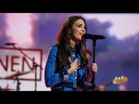 Kelleigh Bannen performs ‘Time Machine’ Live