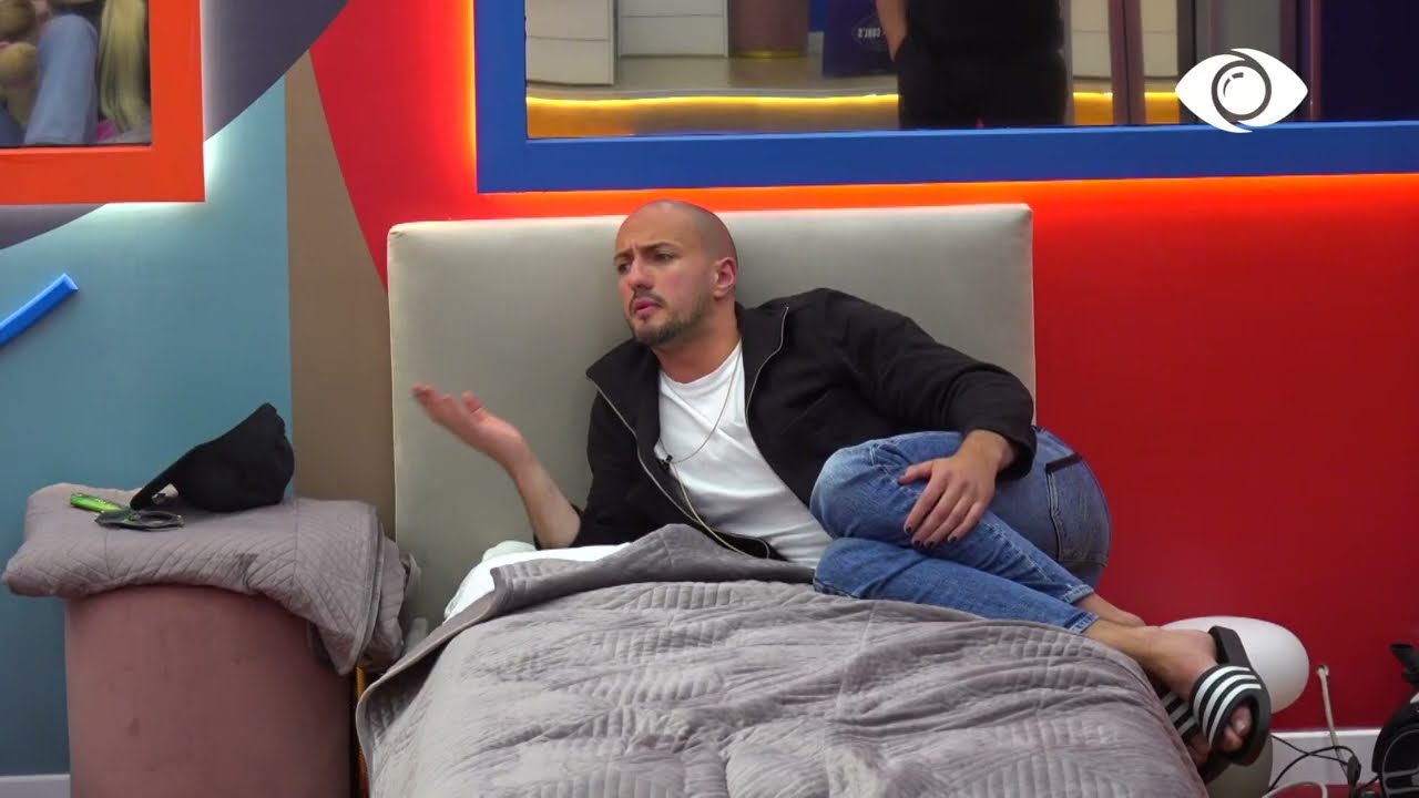 Po krijon flirt/ Luizi-Kristit: I shtyn dhe dy javë kështu