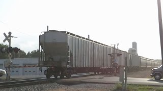 preview picture of video 'CN Train Through Independence, Iowa August 17, 2014'