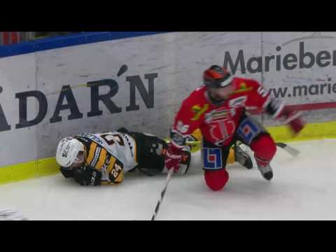 Johan Wiklander tacklar Andreas Wingerli