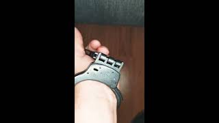 Double lock handcuff escape